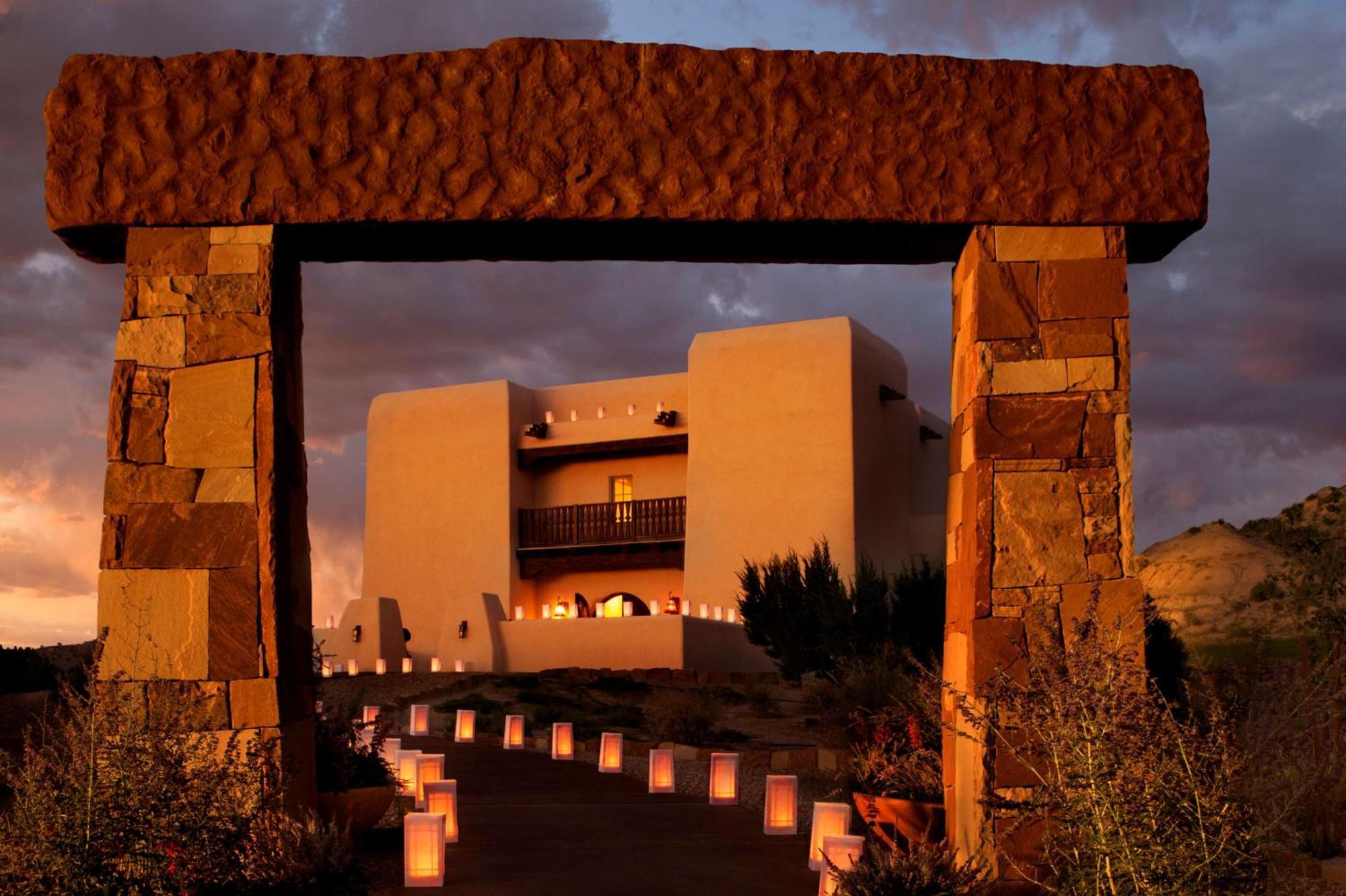 Hilton Santa Fe Buffalo Thunder Hotel Exterior photo